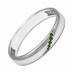 Серебряное кольцо с зеленым фианитом