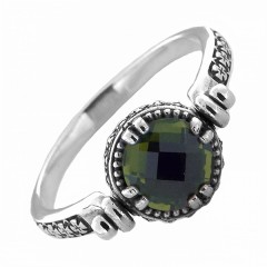 Серебряное кольцо с зеленым фианитом
