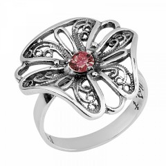 Серебряное кольцо с красным фианитом