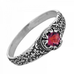 Серебряное кольцо с красным фианитом